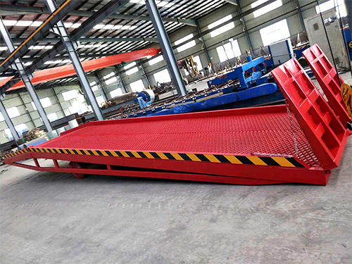 移動(dòng)式液壓登車橋