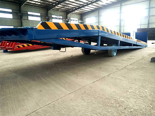 移動(dòng)式液壓登車橋